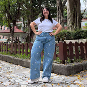 29" Inseam Jeans - Light Wash with Daisies